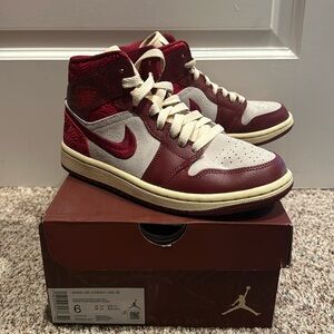 Women’s Air Jordan 1 Mid SE